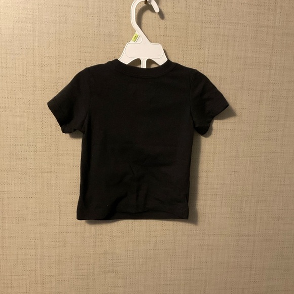 Que Black Graphic Kids Tee - Picture 3 of 4